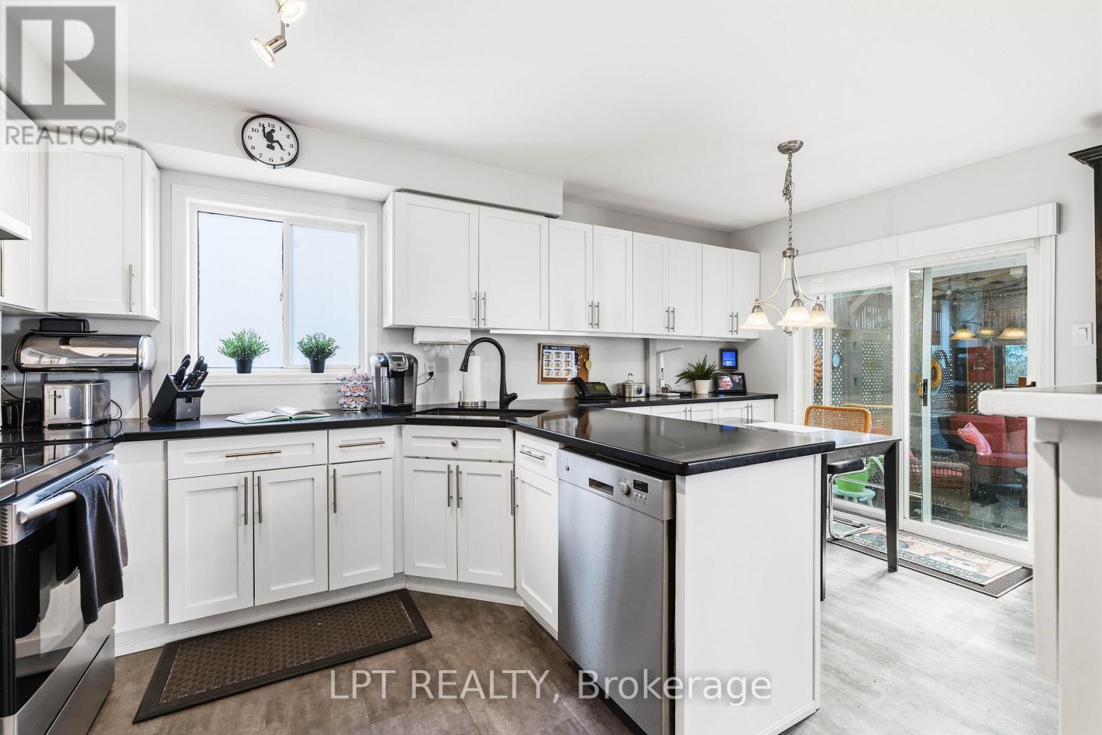 8 BURNABY DRIVE - 14
