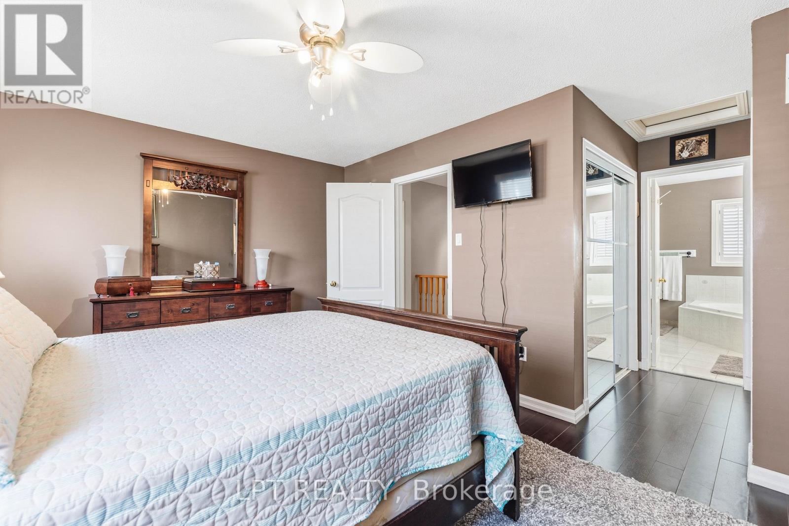 8 BURNABY DRIVE - 24
