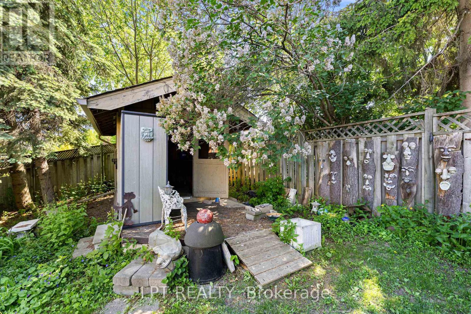 8 BURNABY DRIVE - 39