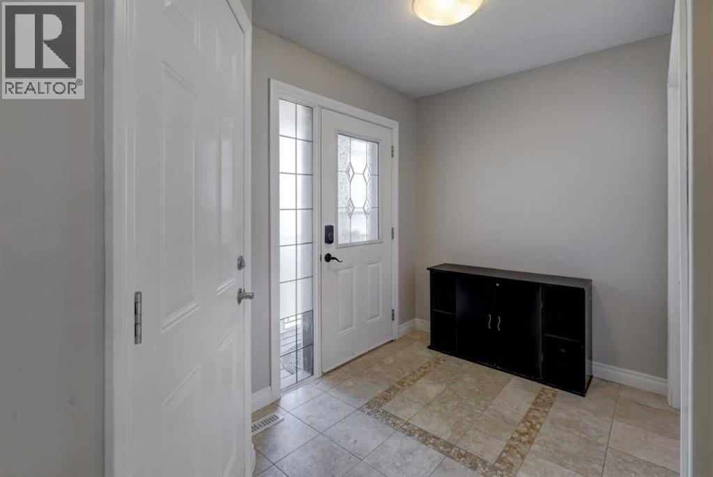 15 Parklane Drive, Strathmore — photo 3