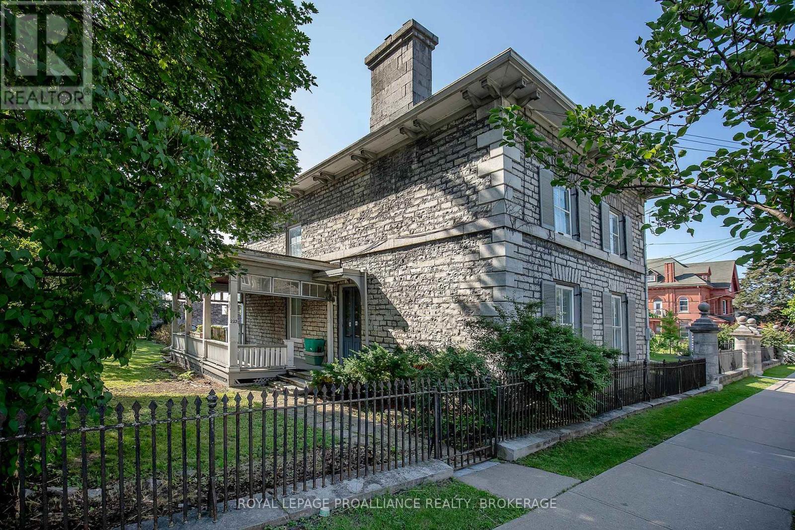 223 KING STREET E - 1