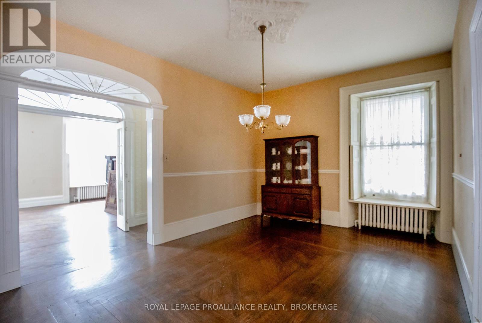 223 KING STREET E - 11