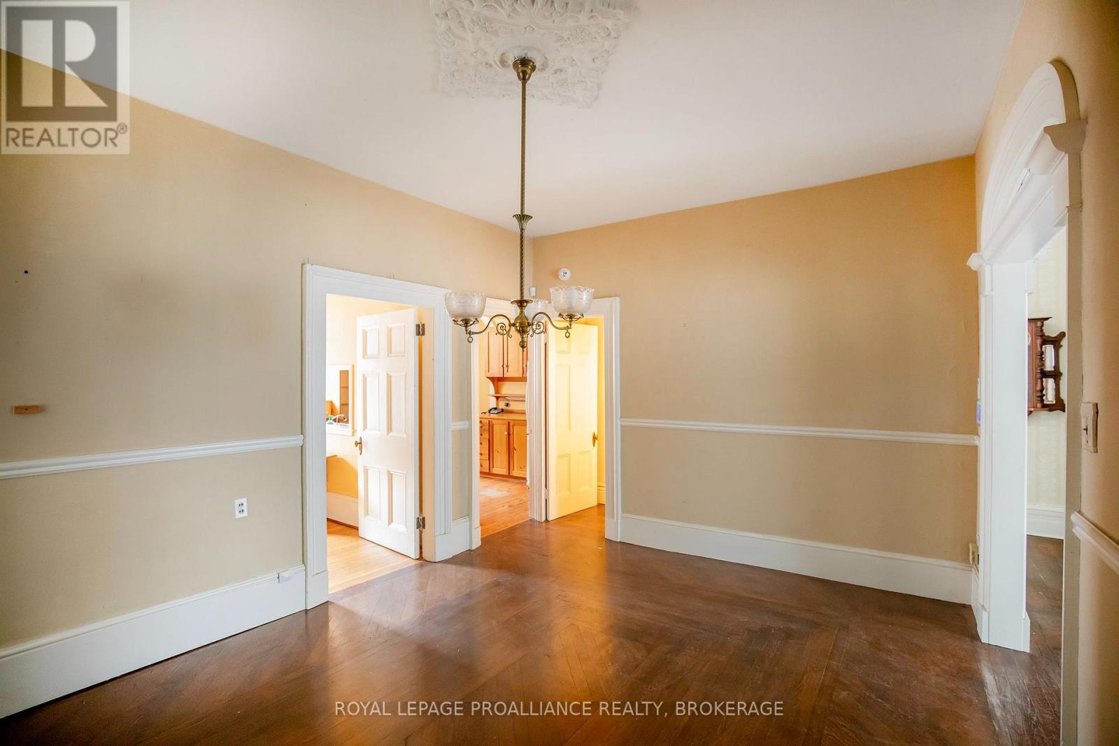 223 KING STREET E - 12