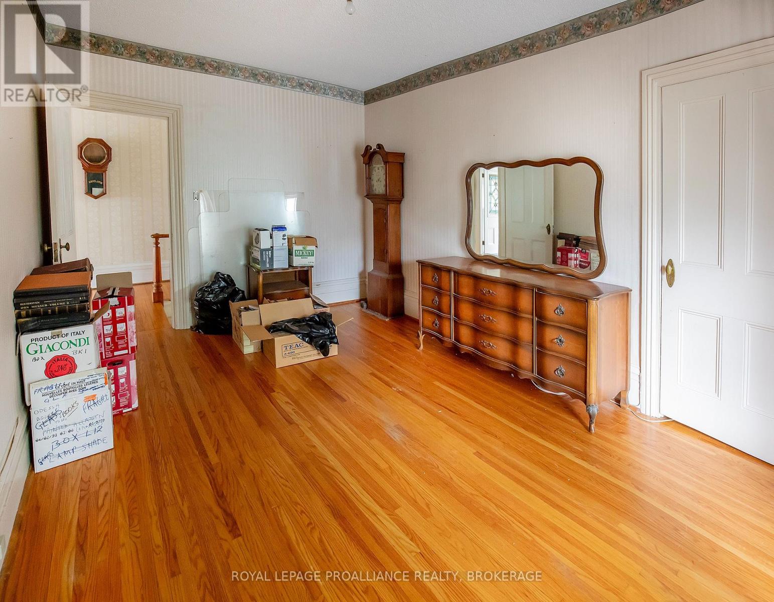 223 KING STREET E - 23