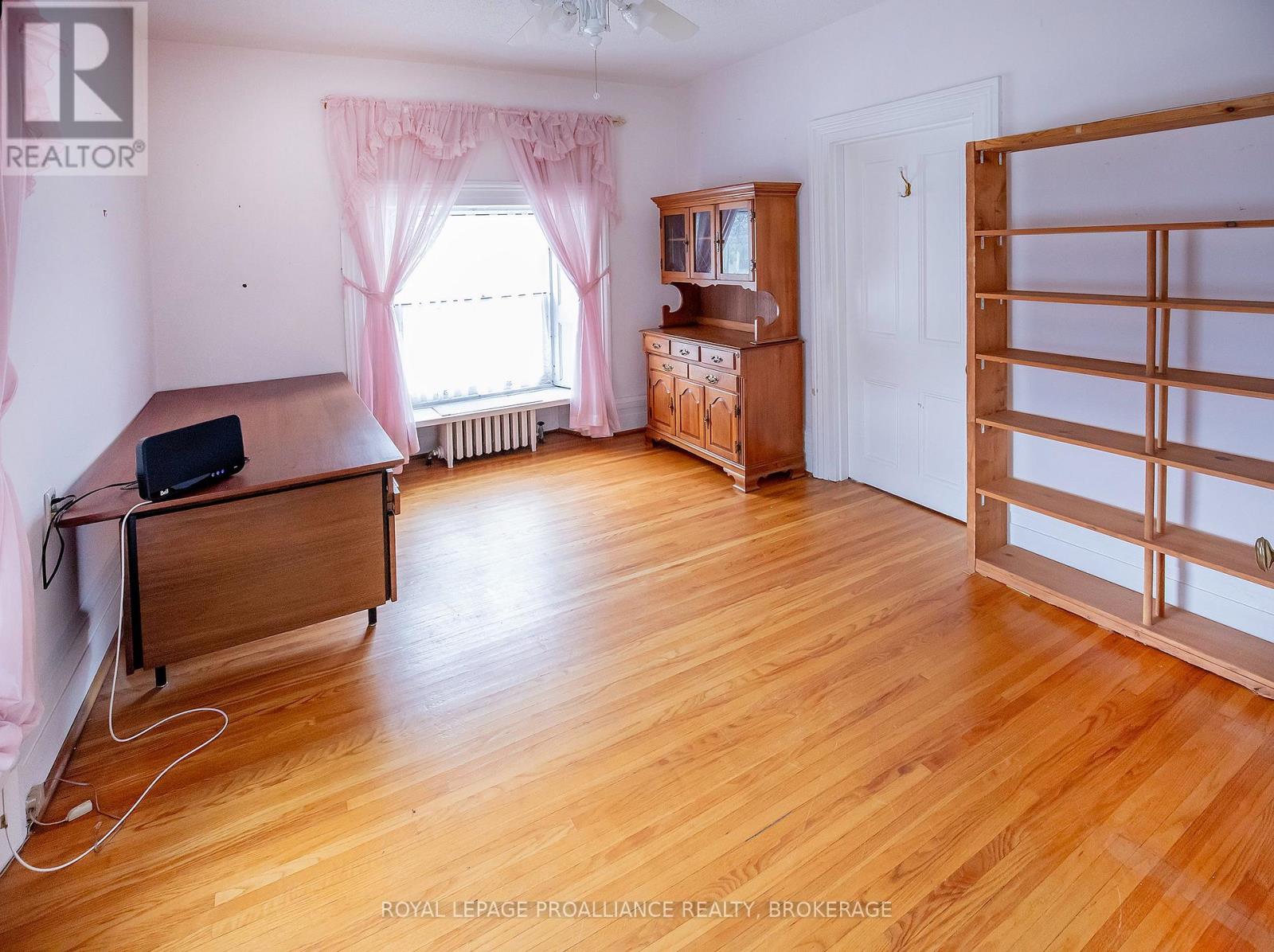 223 KING STREET E - 24