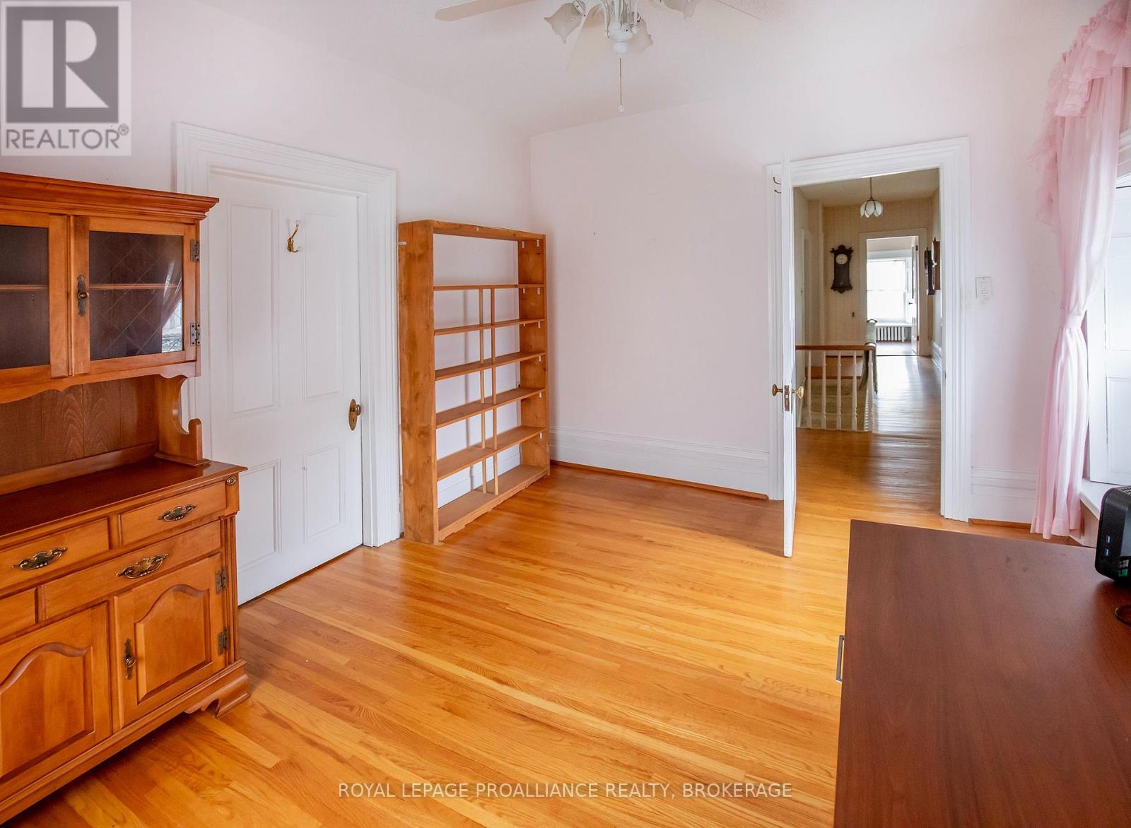 223 KING STREET E - 25