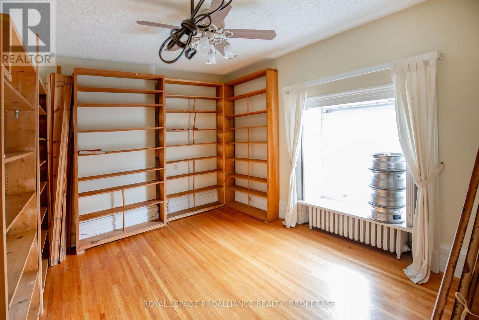 223 KING STREET E - 26