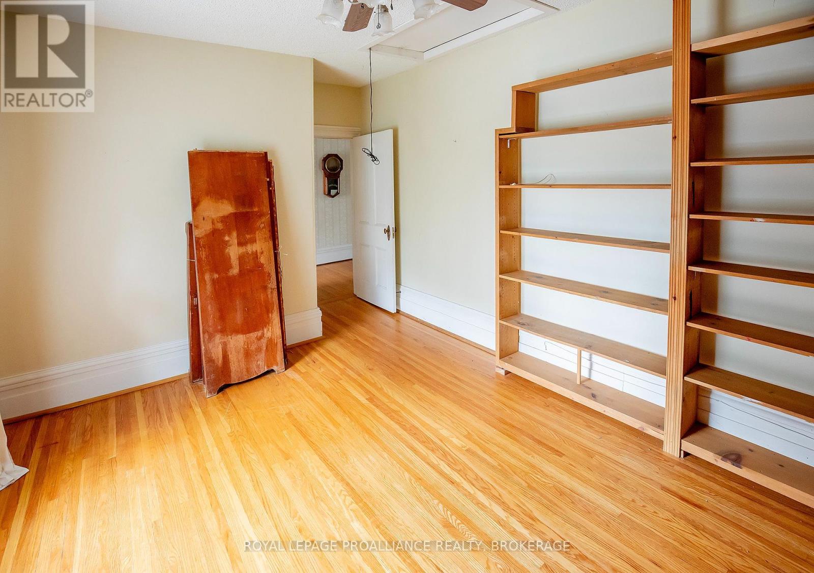 223 KING STREET E - 28