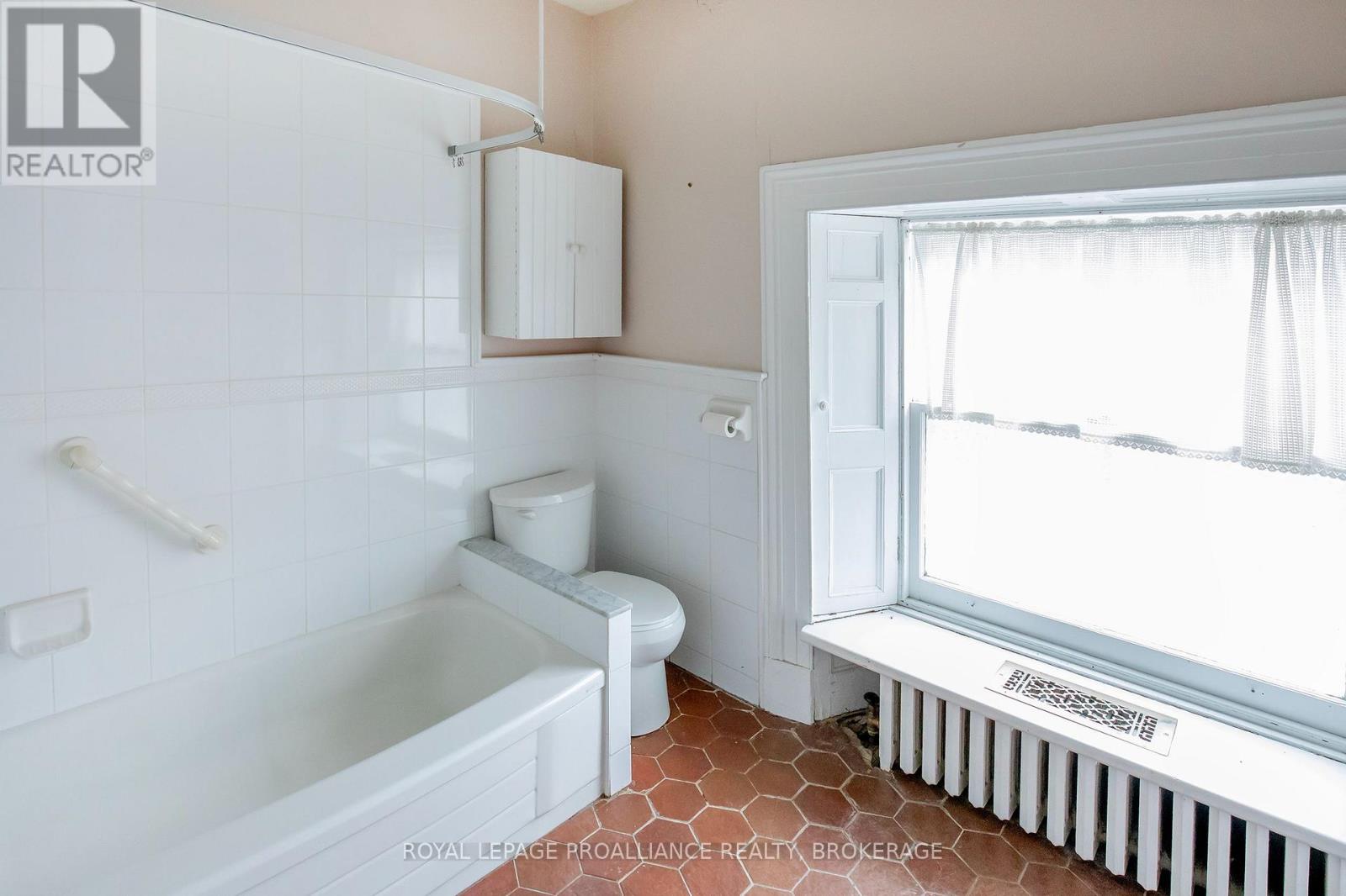 223 KING STREET E - 29