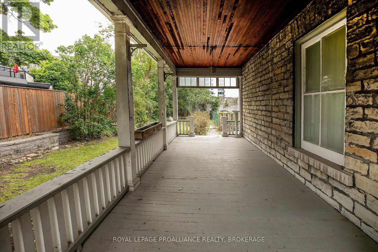 223 KING STREET E - 33