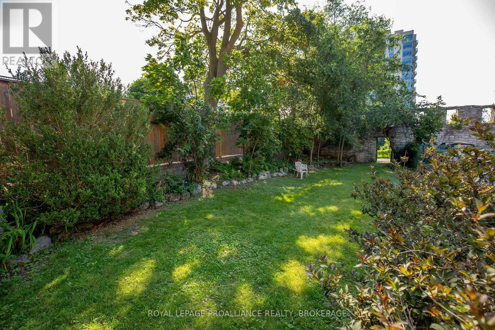 223 KING STREET E - 34