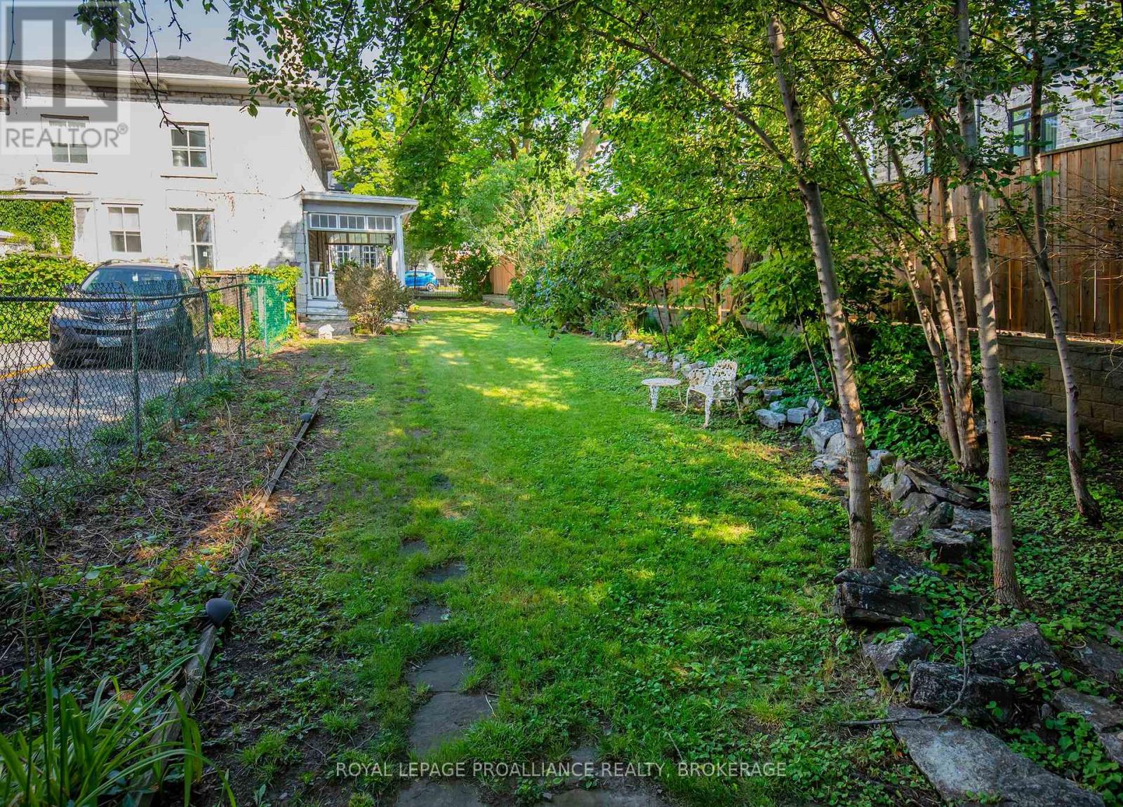 223 KING STREET E - 35