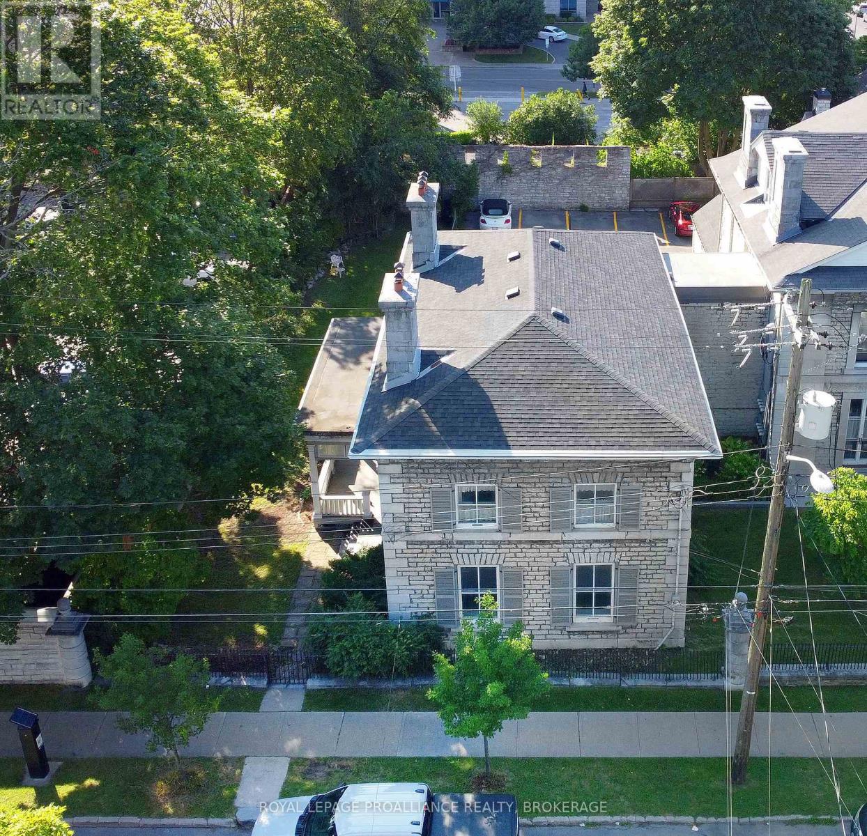 223 KING STREET E - 4
