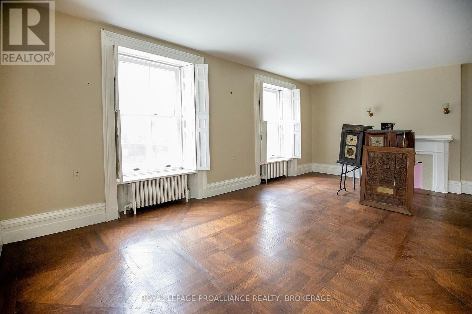223 KING STREET E - 6