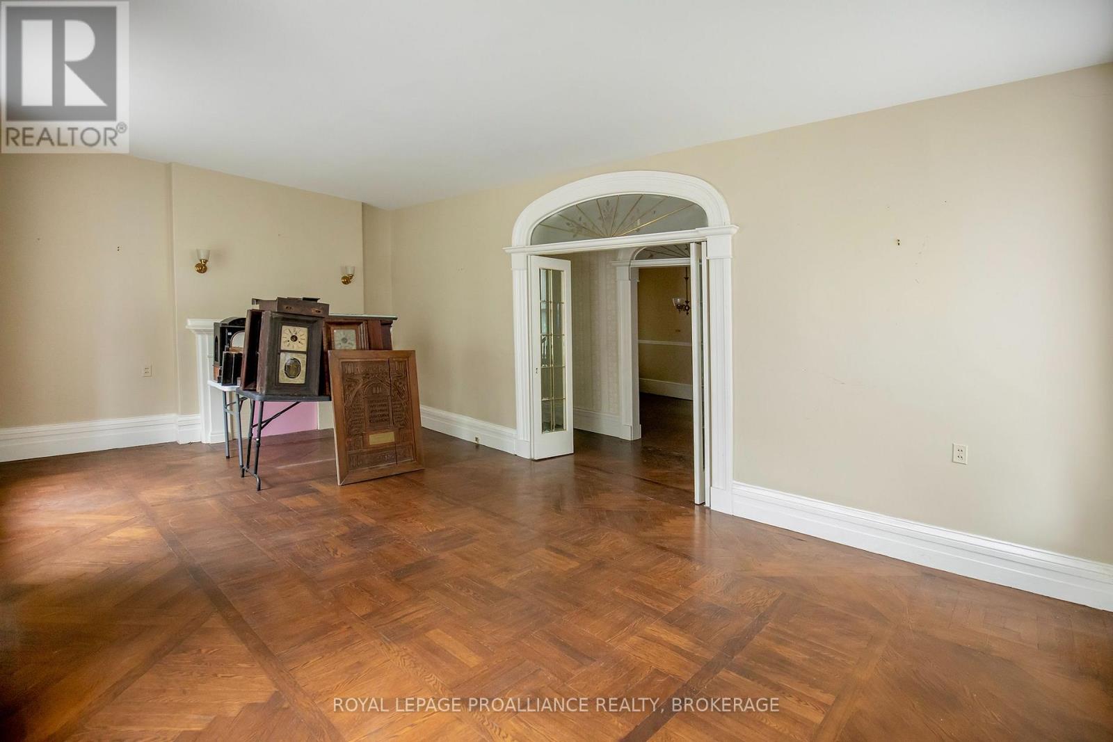 223 KING STREET E - 7