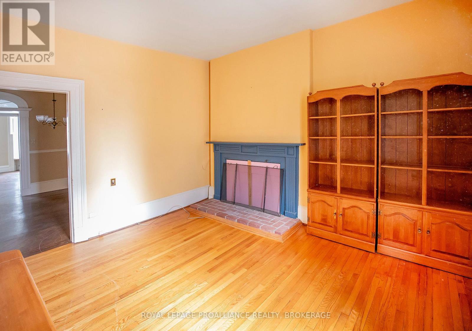 223 KING STREET E - 8
