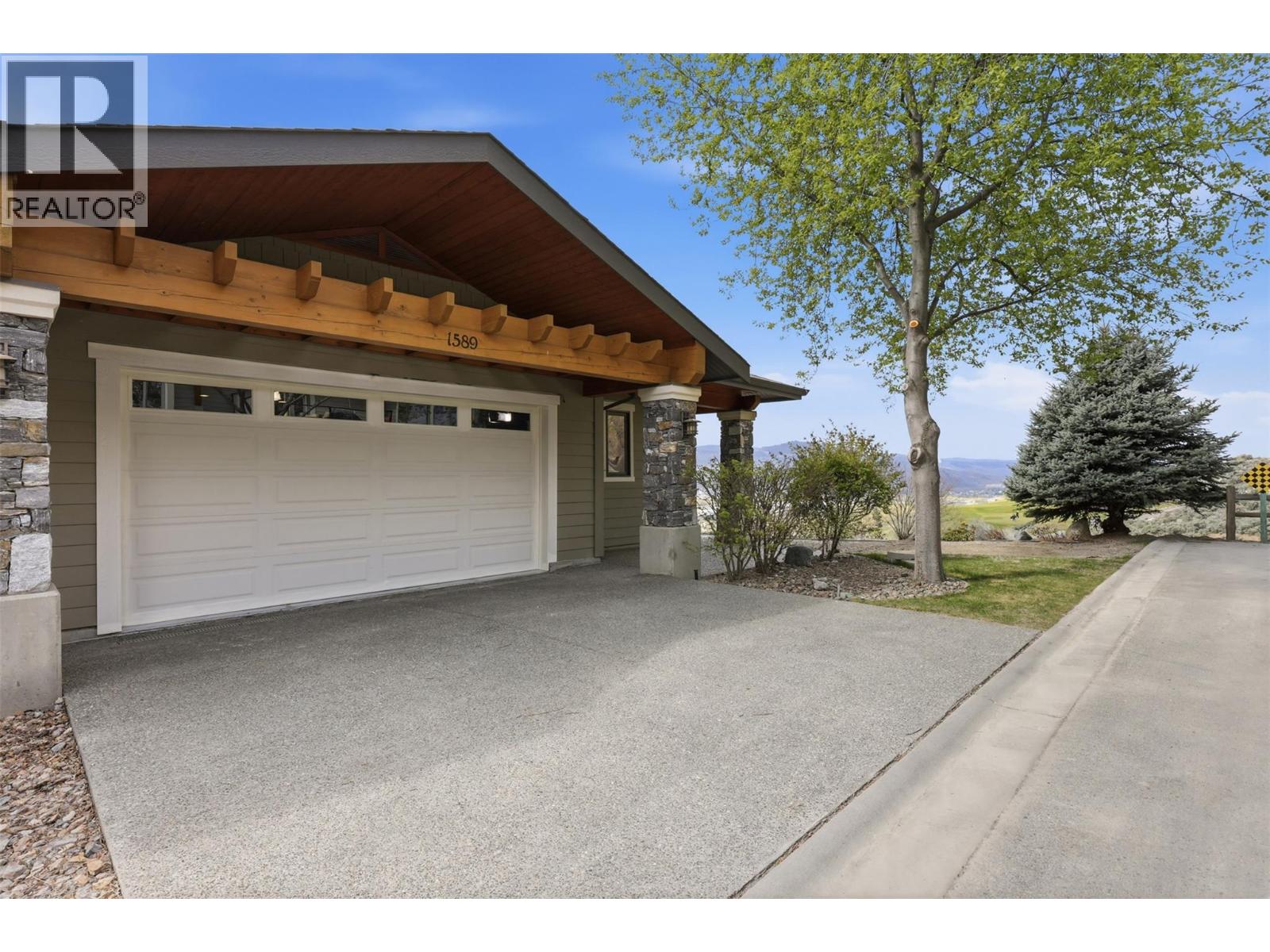 1589 GOLF RIDGE Drive - 2