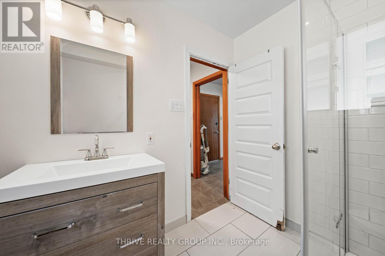 85 BLOOMFIELD DRIVE - 26