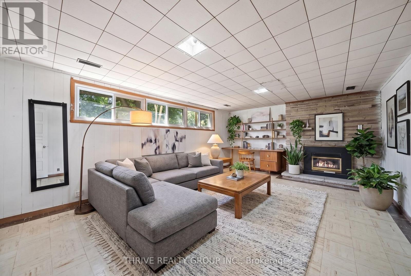 85 BLOOMFIELD DRIVE - 27