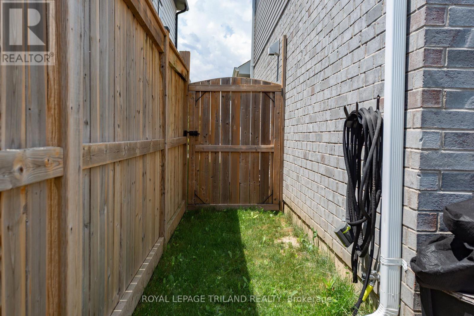 1 ACORN TRAIL - 48