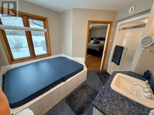 92 Edgewater DR