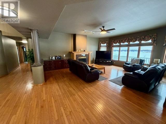 92 Edgewater DR