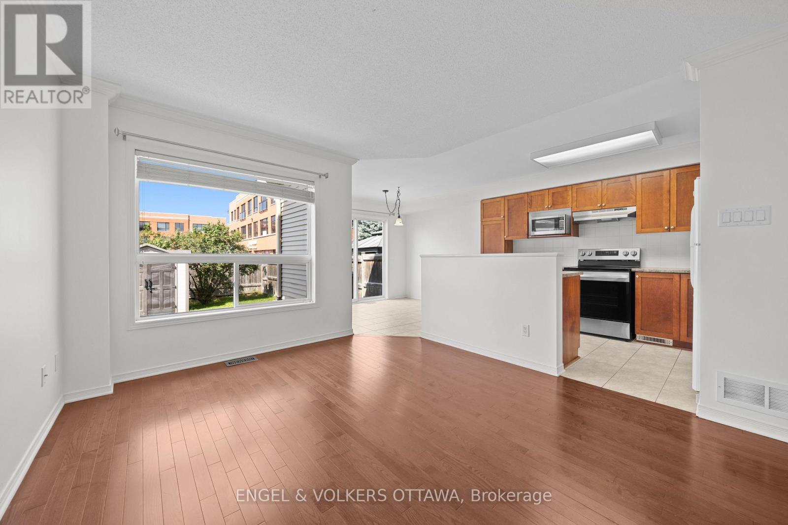 789 COBBLE HILL DRIVE - 16