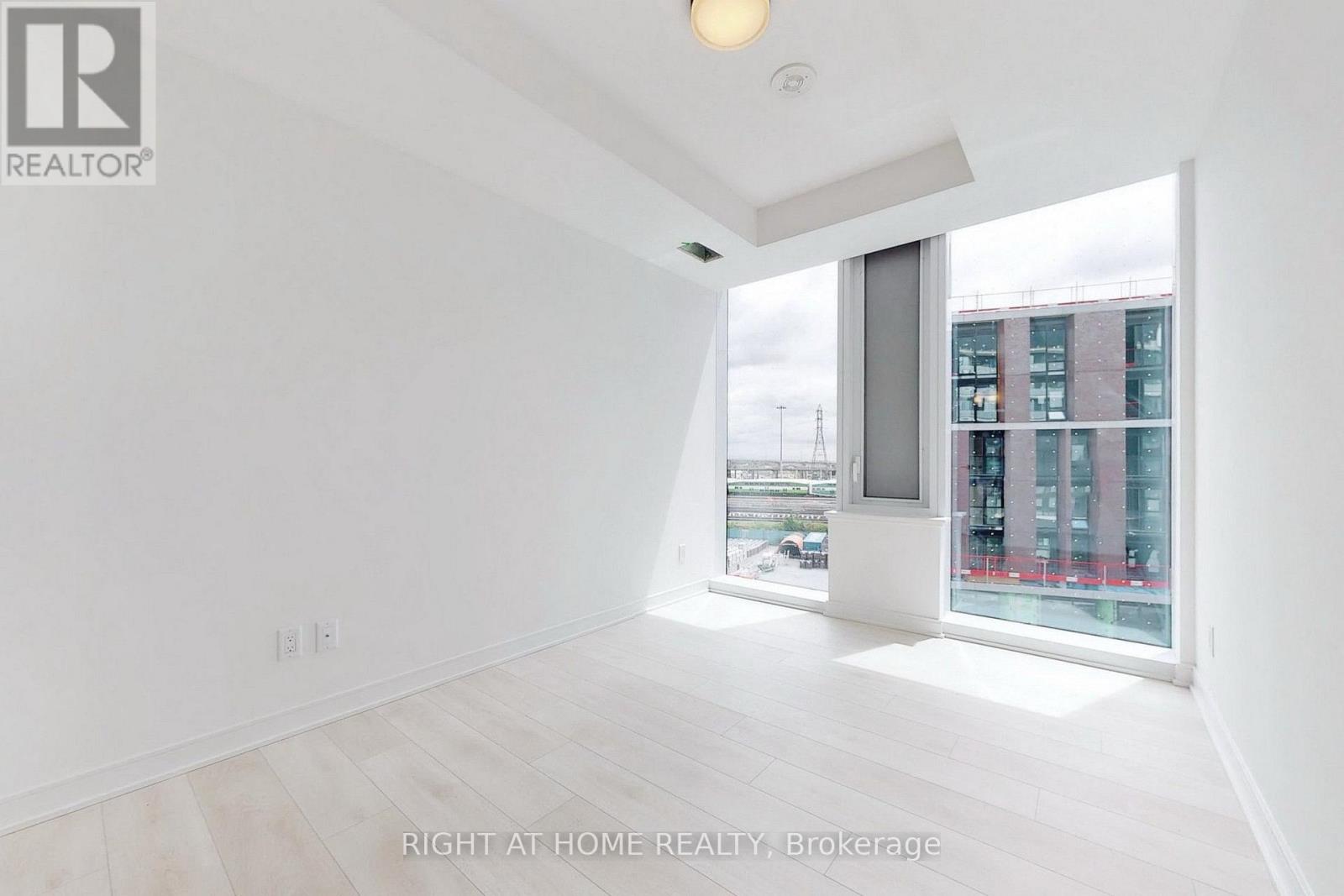 #S546 180 MILLS STREET - 16