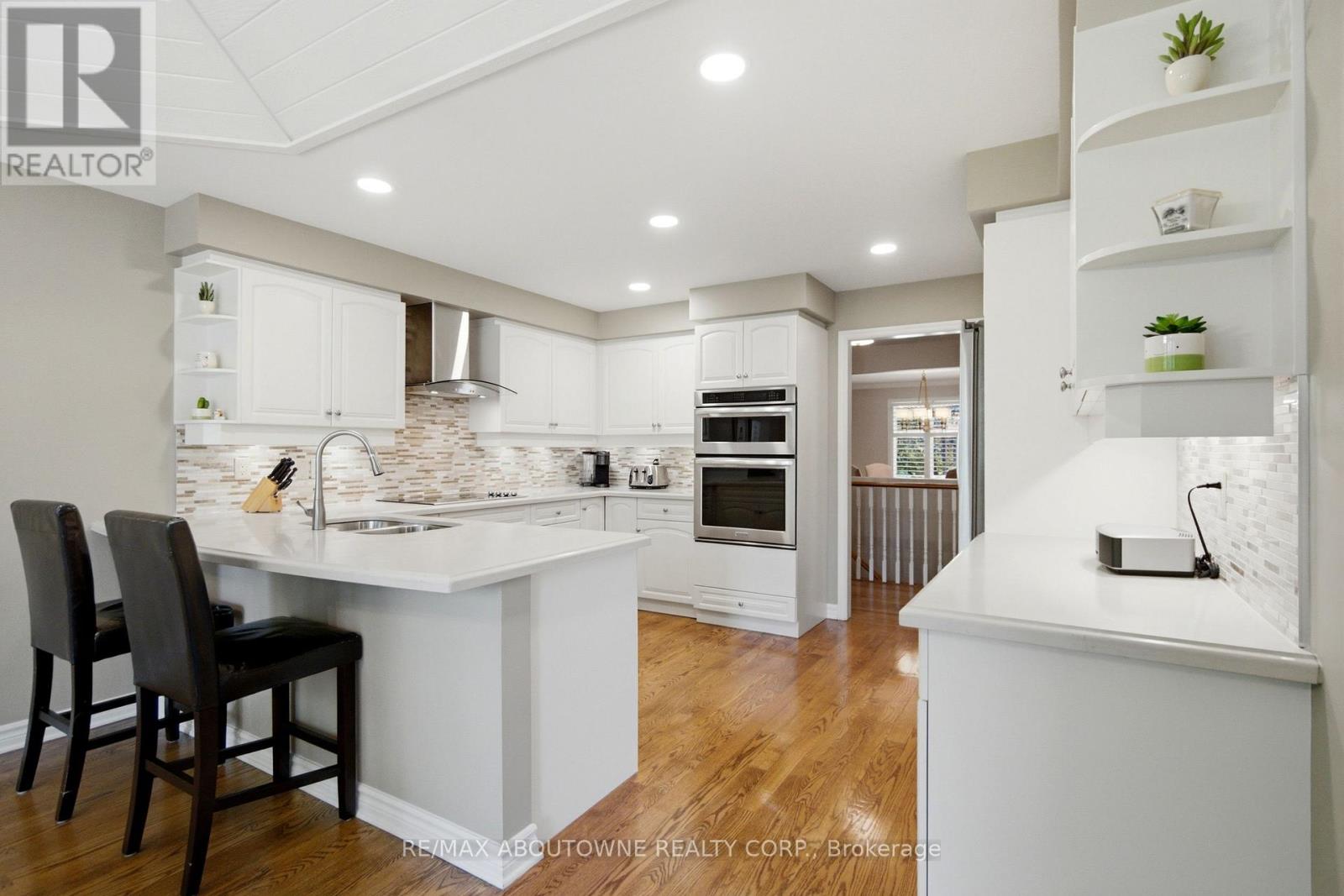 1090 CROFTON WAY - 10