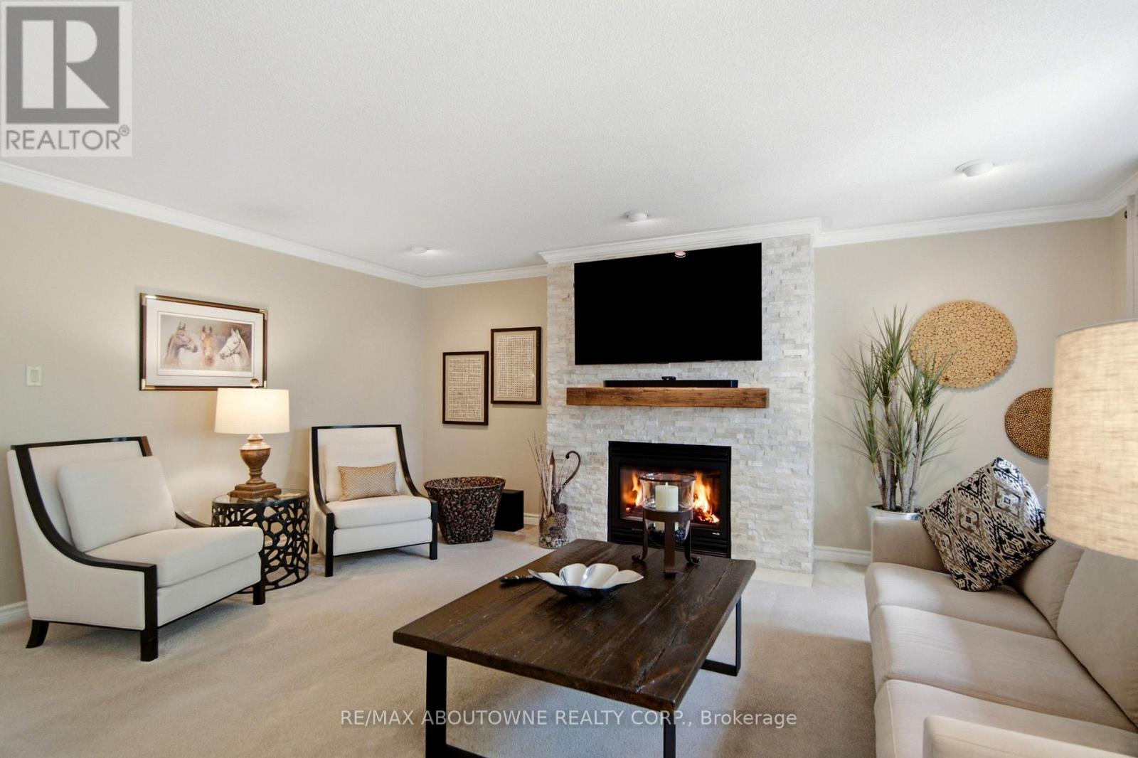 1090 CROFTON WAY - 18