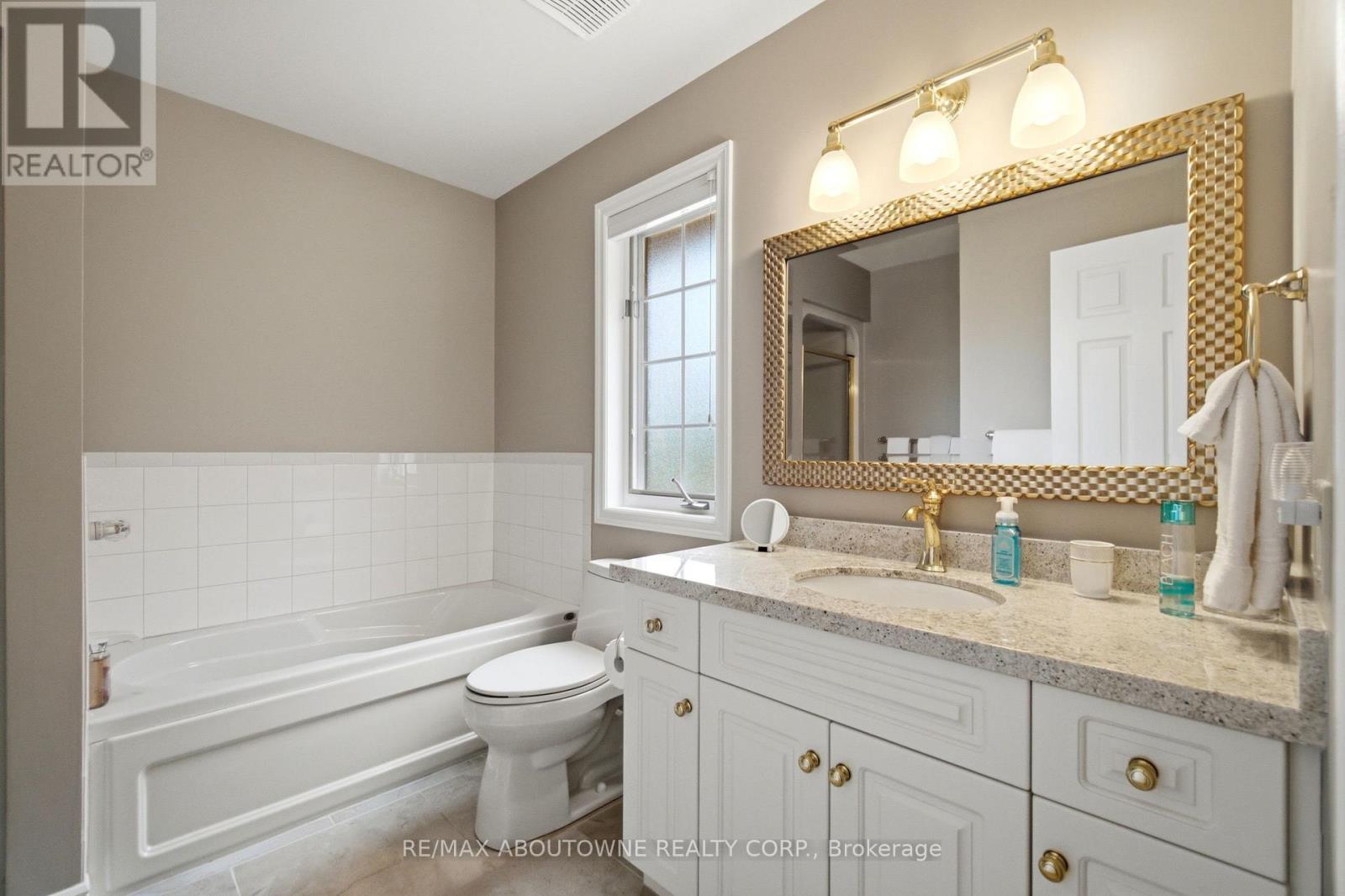1090 CROFTON WAY - 20