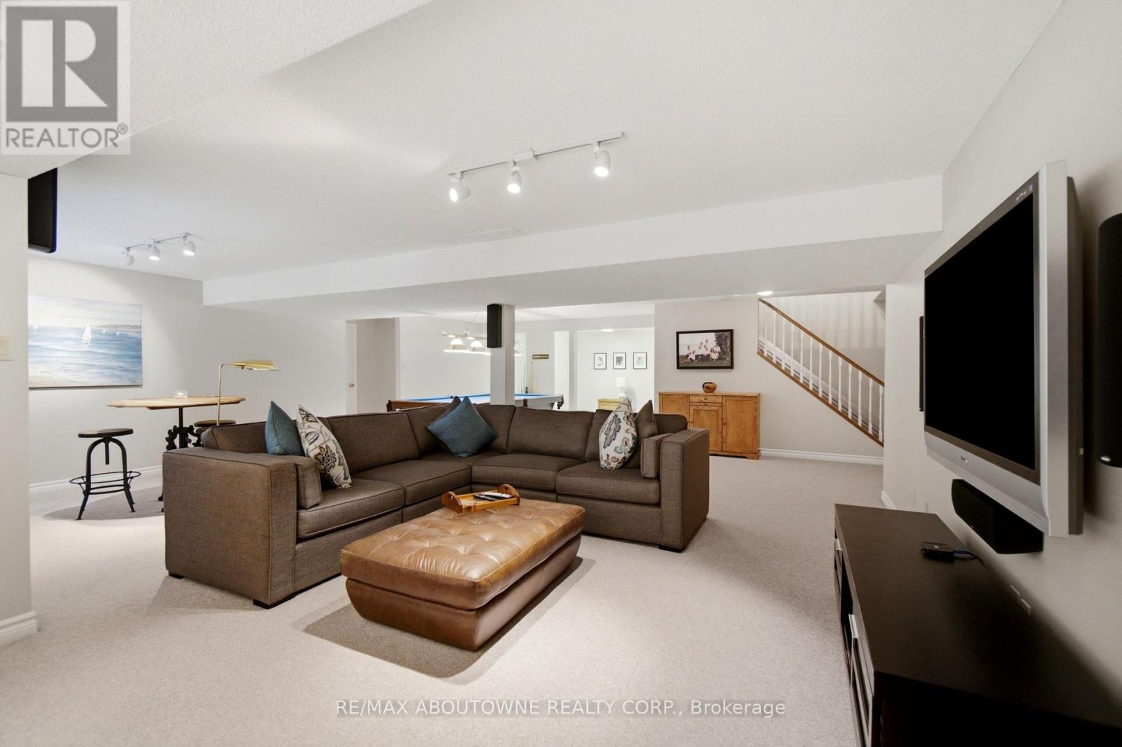 1090 CROFTON WAY - 27