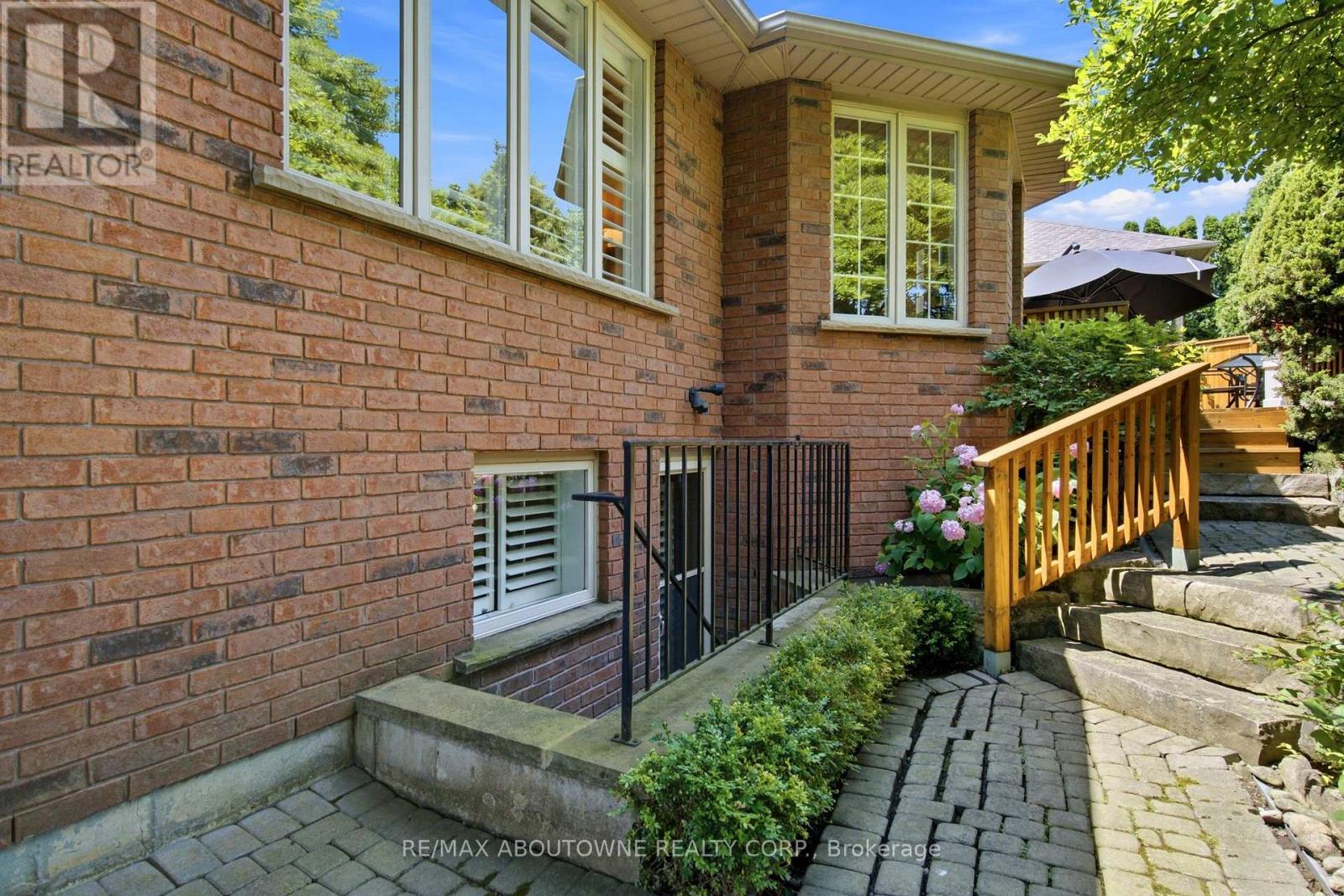 1090 CROFTON WAY - Image 38