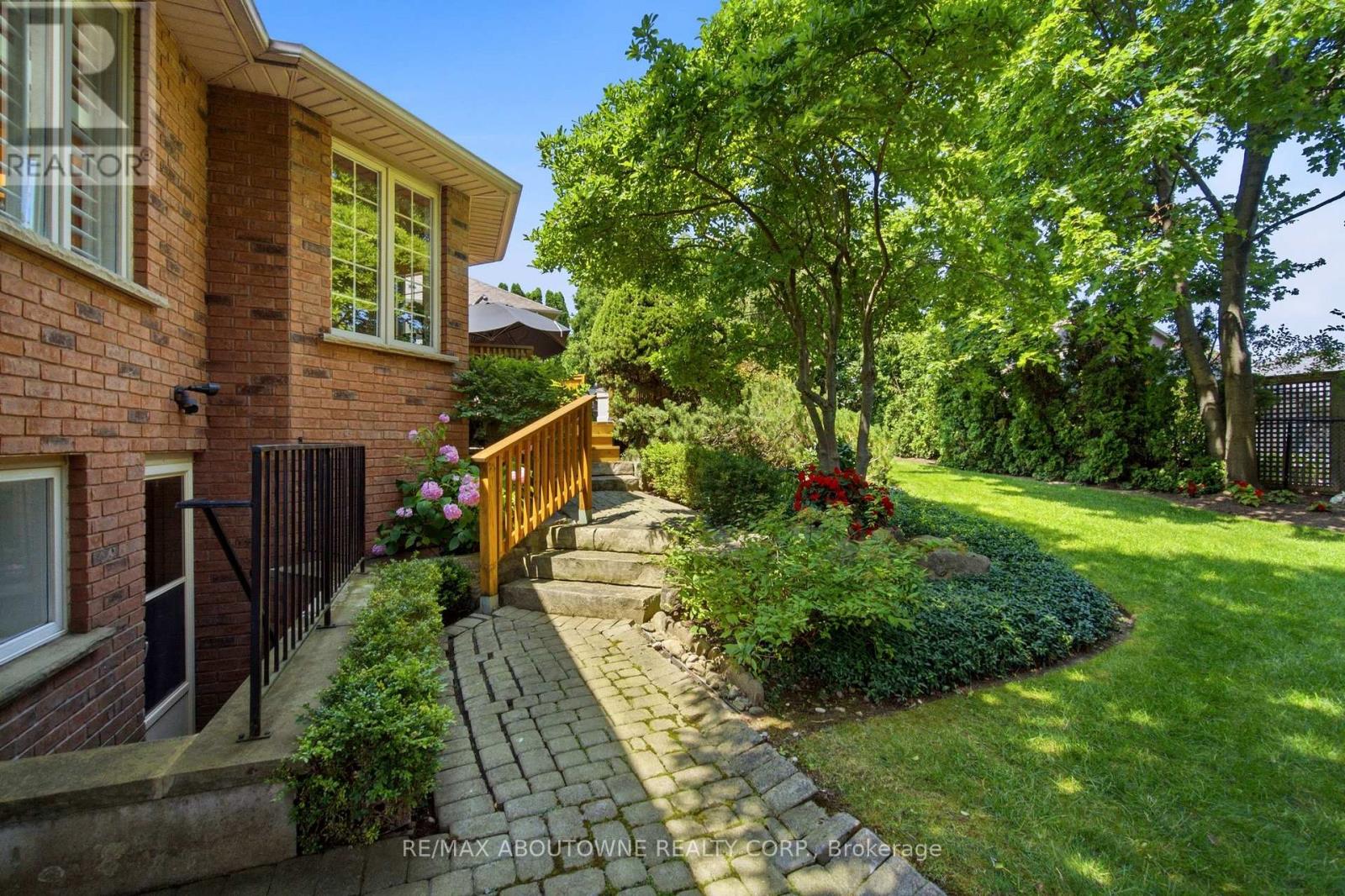 1090 CROFTON WAY - 39