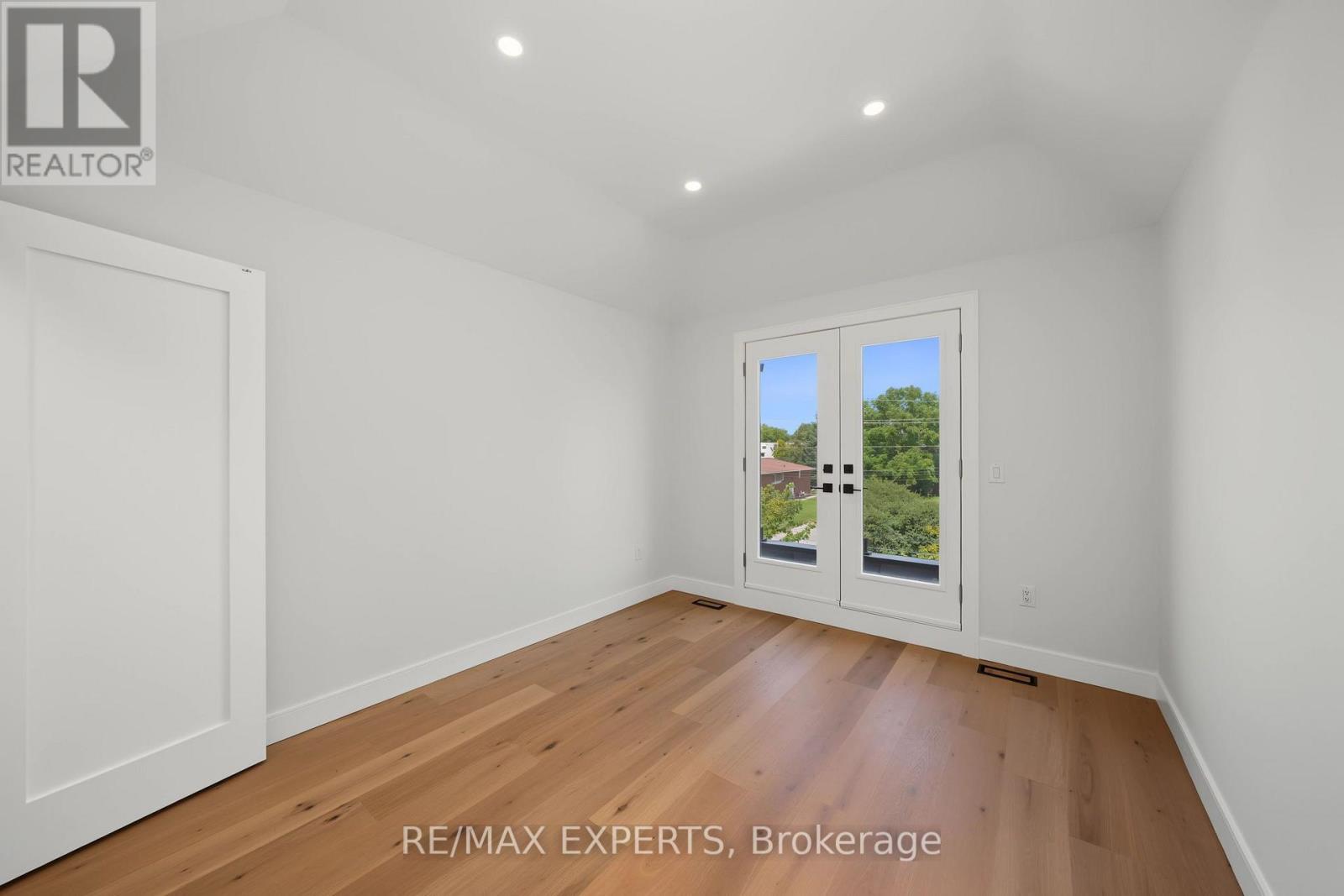 1062 ALEXANDRA AVENUE - Image 34