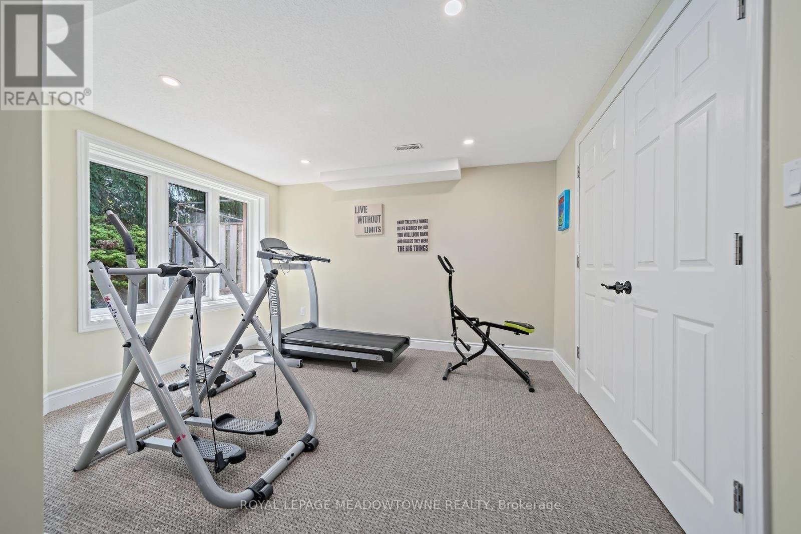 12 FAIRWAY LANE - Image 35