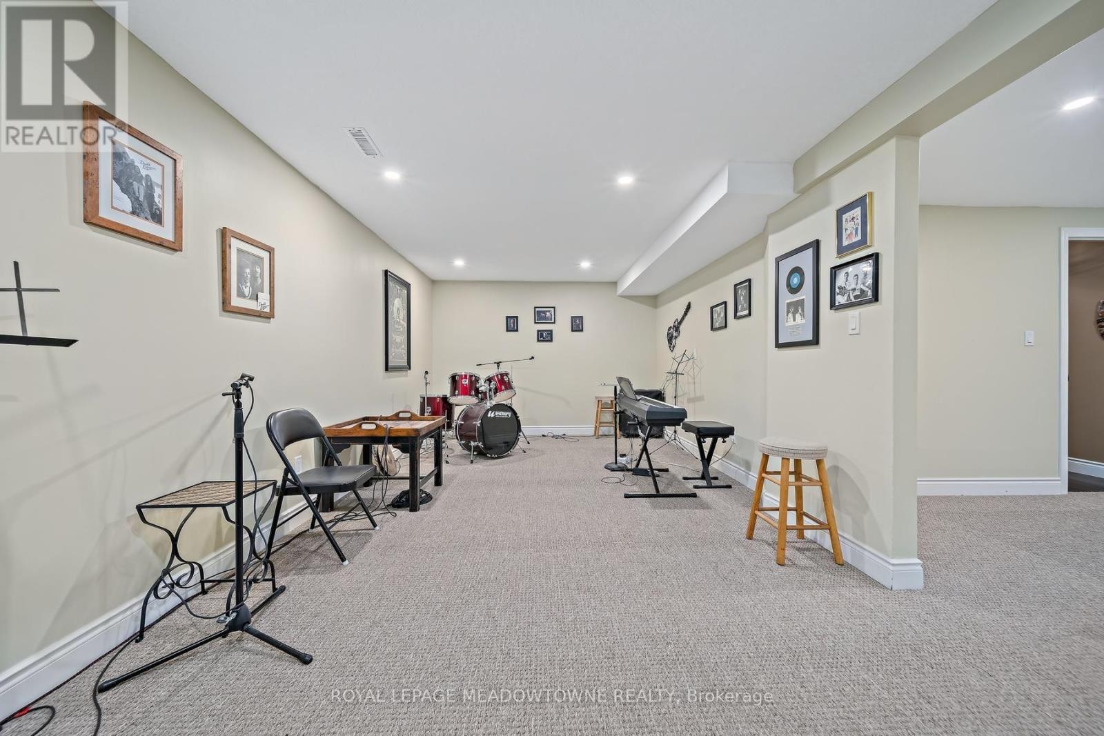 12 FAIRWAY LANE - Image 36