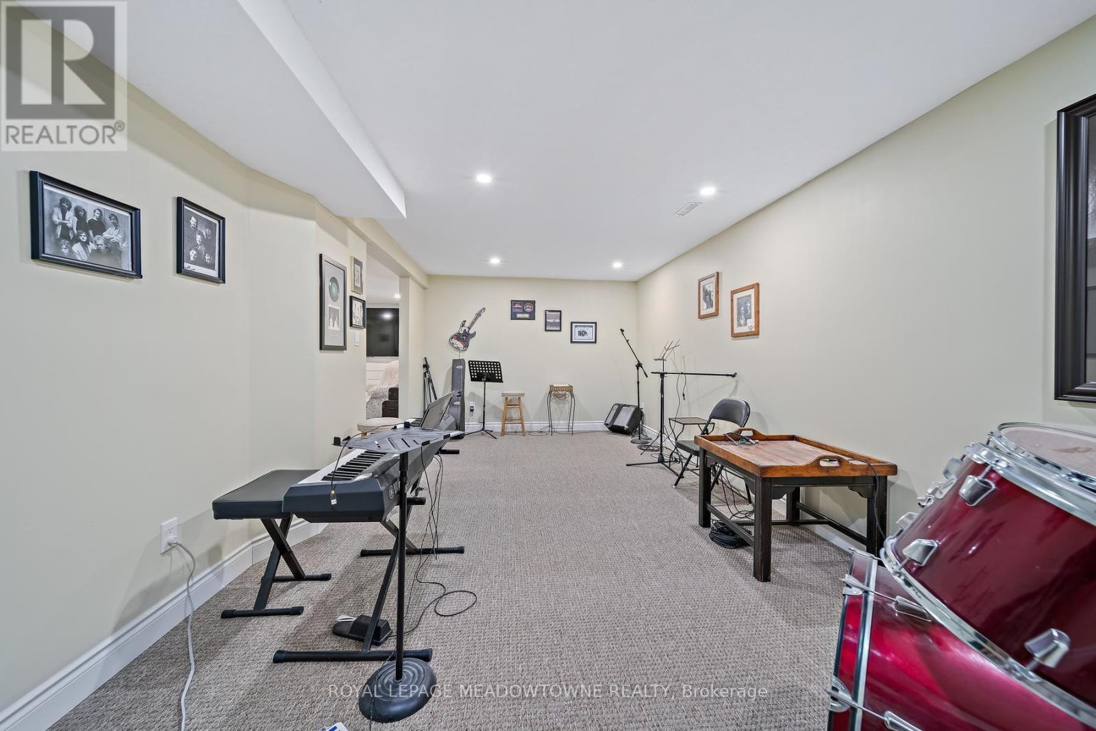 12 FAIRWAY LANE - Image 37