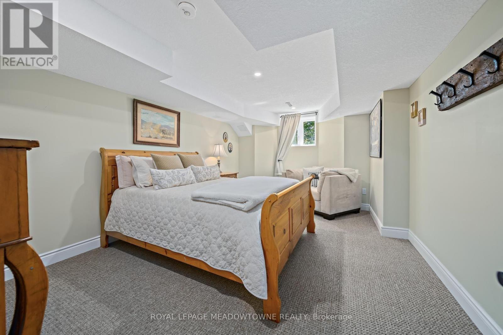 12 FAIRWAY LANE - Image 38