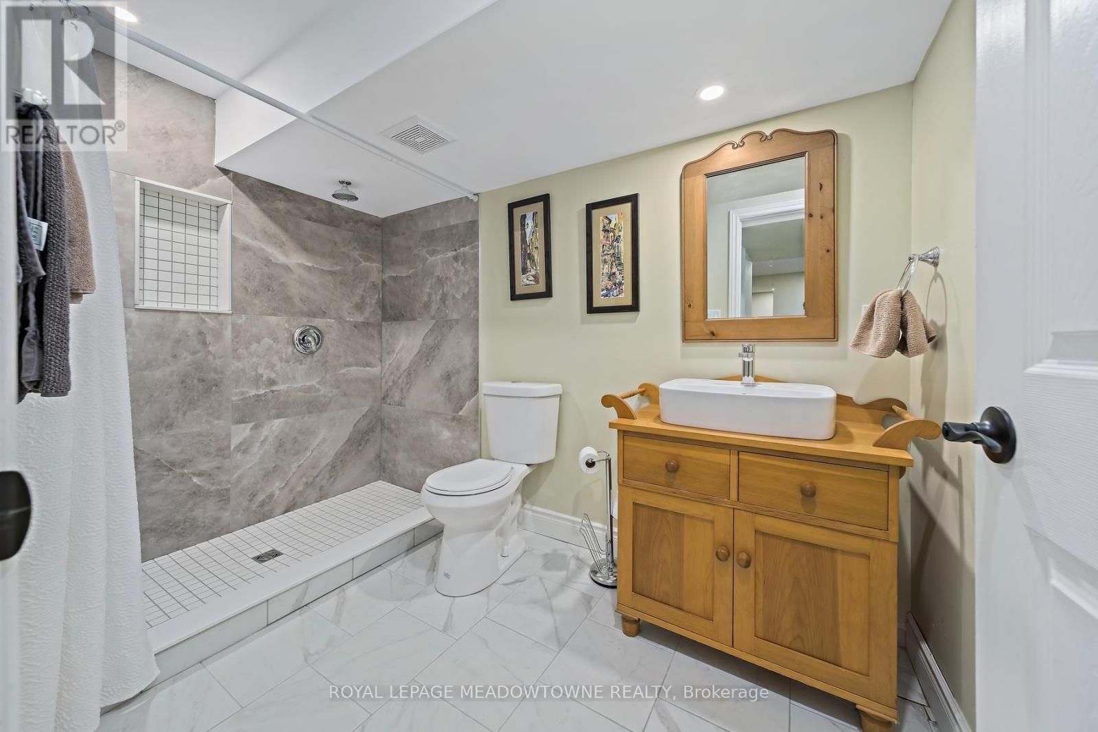 12 FAIRWAY LANE - Image 39
