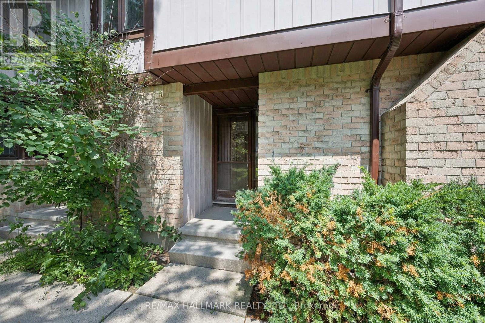 1 - 489 BEECHWOOD DRIVE — photo 2