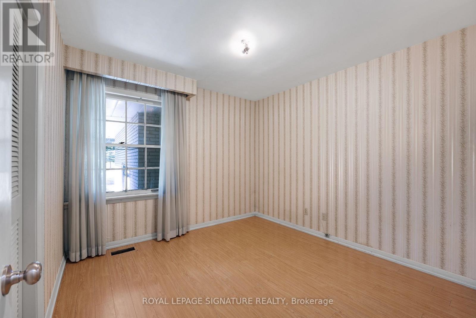 209 BURBANK DRIVE - 21