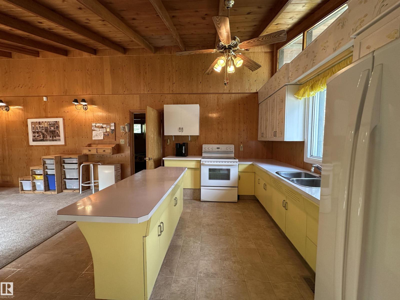 61 Lakeshore DR - Image 12