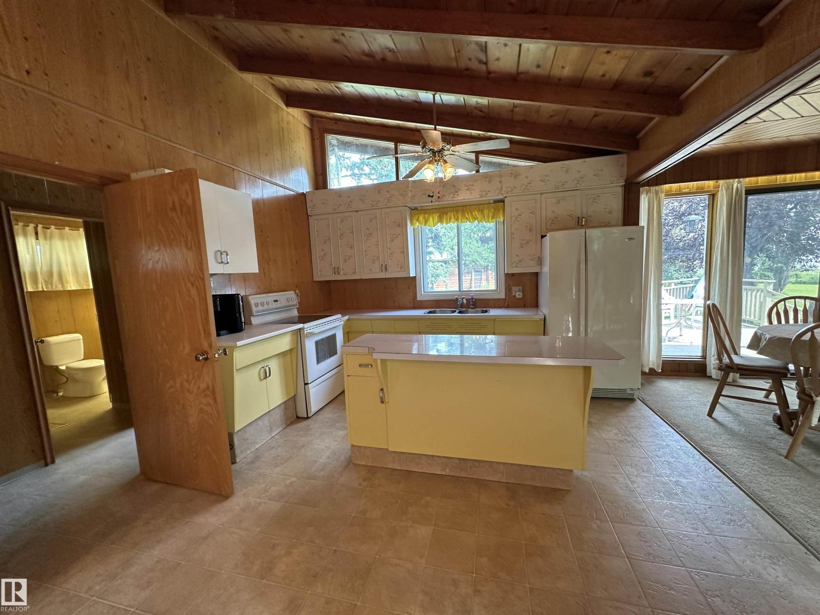 61 Lakeshore DR - Image 14