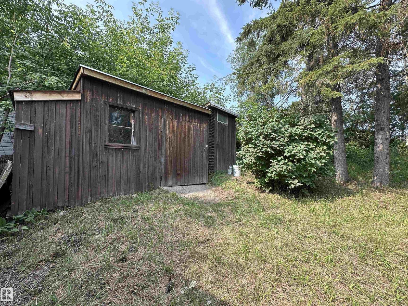 61 Lakeshore DR - 37
