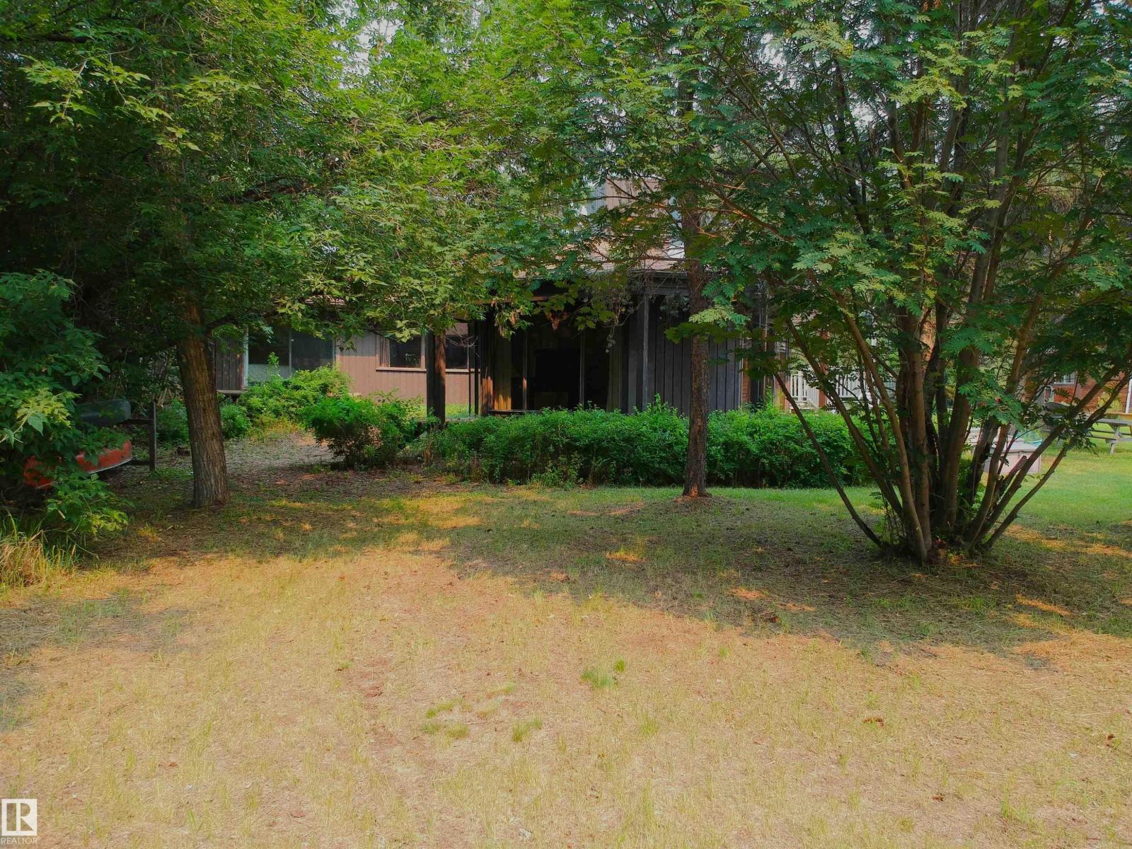 61 Lakeshore DR - 61
