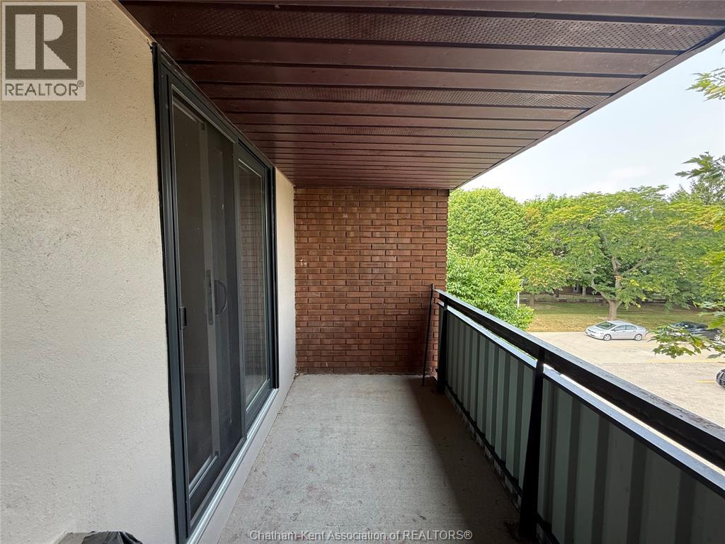 #304 975 Grand AVENUE West - 20
