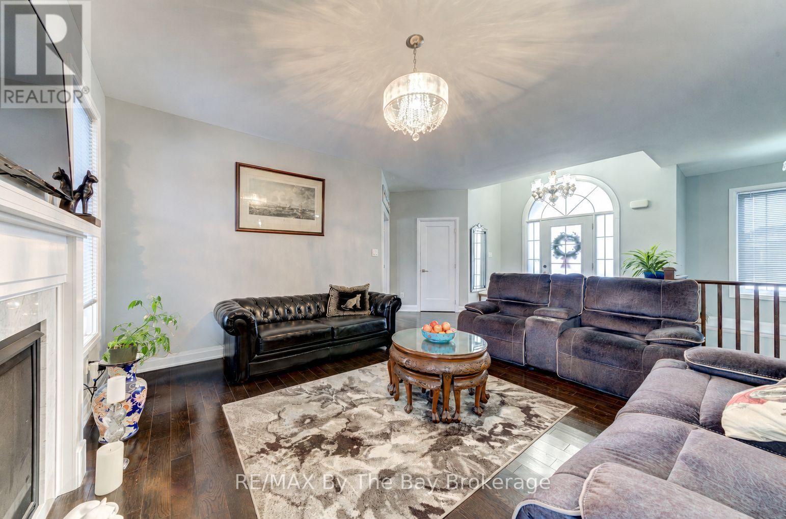 16 WALNUT DRIVE - 6