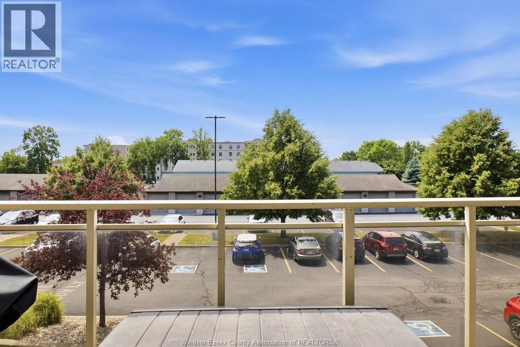 #211 200 MANNING ROAD - 32