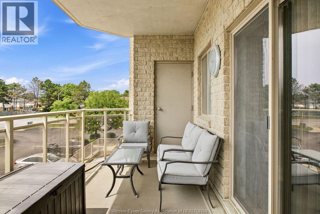 #211 200 MANNING ROAD - 33